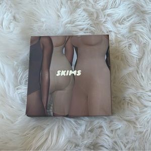 Viral Skims Bodysuit!! Never worn